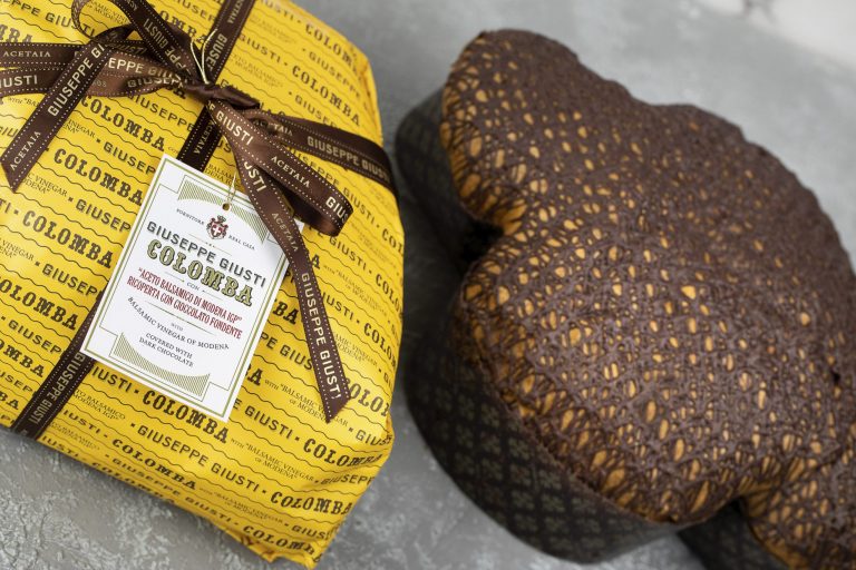 Muzzi Colomba with "Aceto Balsamic Vinegar of Modena IGP", 35.2 oz | 1 kg - Image 4